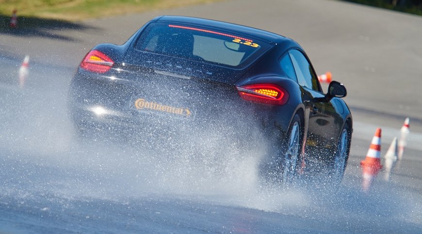 ACQUAZZONI E TEMPORALI ESTIVI: I CONSIGLI DI CONTINENTAL PER UNA GUIDA SICURA